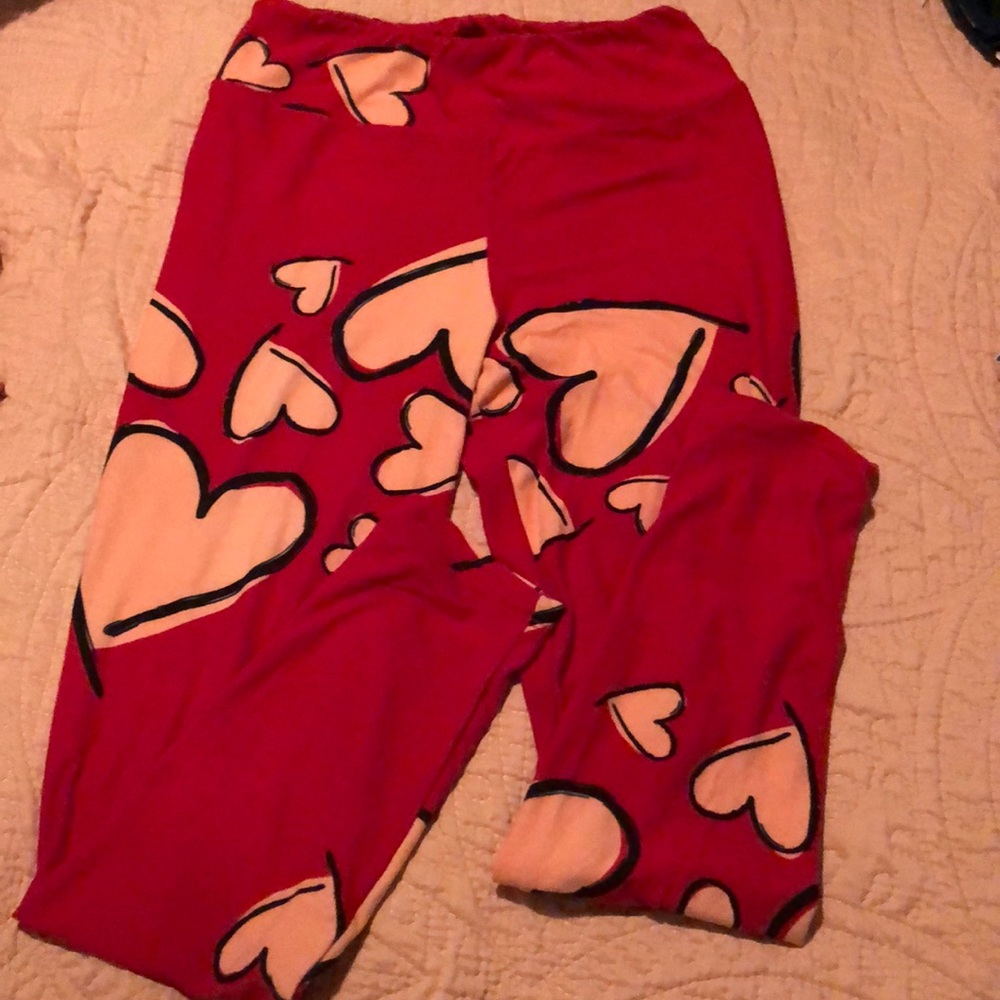 Lula Roe Valentine’s Leggings ❤️